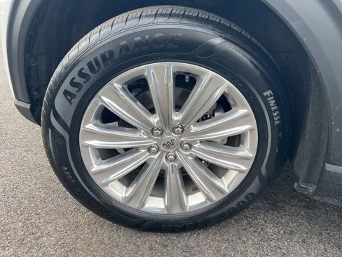 Used 2022 Ford Explorer King Ranch w/ Premium Technology Package image 44