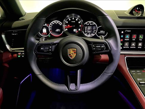 Used 2023 Porsche Panamera Platinum Edition image 18