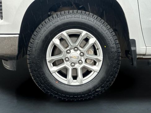 Used 2022 Chevrolet Silverado 1500 LT w/ Z71 Off-Road Package AWD/4WD image 28