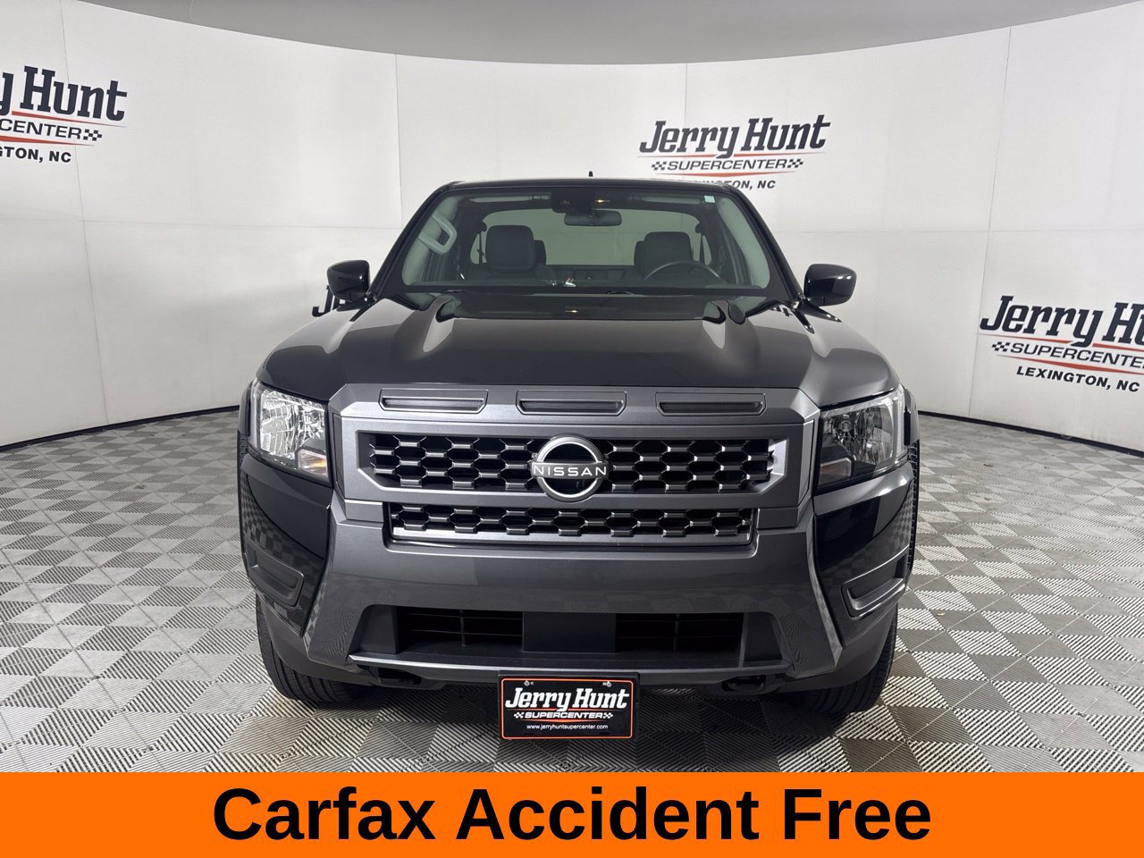 Used 2025 Nissan Frontier SV AWD/4WD image 3