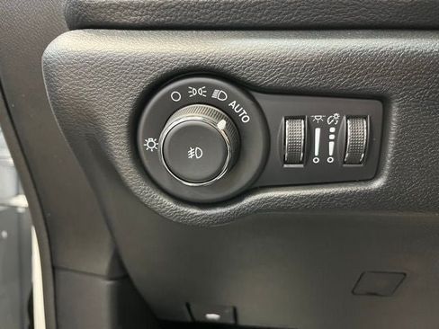New 2026 Chrysler Pacifica Select AWD/4WD image 14