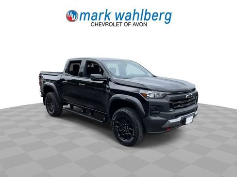 Used 2024 Chevrolet Colorado Trail Boss w/ Advanced Trailering Package AWD/4WD image 2