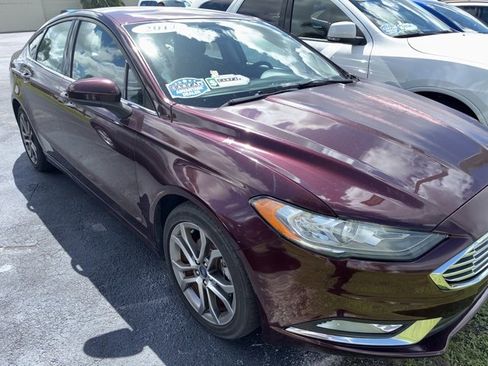 Used 2017 Ford Fusion SE w/ Equipment Group 201A image 2
