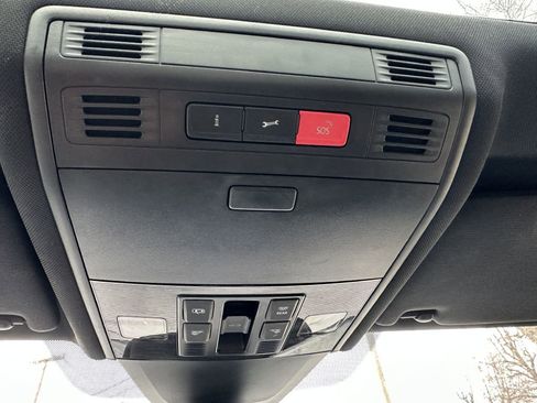 Used 2018 Volkswagen Golf S image 37