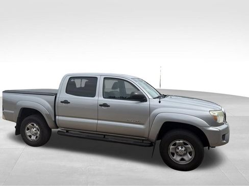 Used 2015 Toyota Tacoma PreRunner w/ SR5 Package RWD image 9