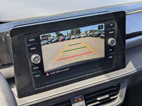 New 2026 Volkswagen Taos SE FWD image 18