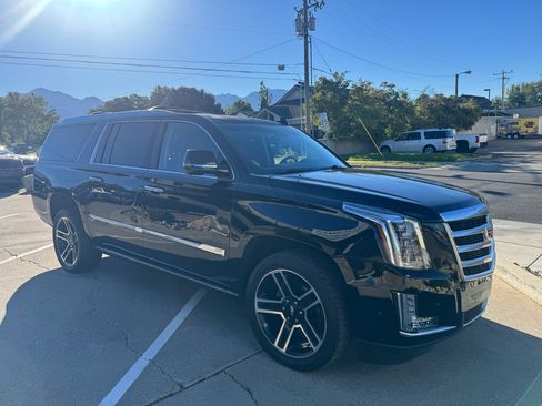 Used 2017 Cadillac Escalade ESV Premium Luxury image 3