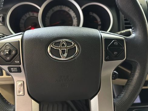 Used 2015 Toyota Tacoma PreRunner image 14