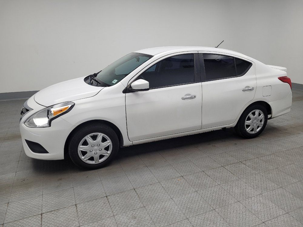 Used 2019 Nissan Versa SV FWD image 2