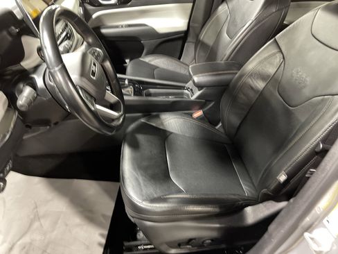 Used 2022 Jeep Compass Limited image 9