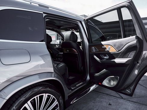 Used 2025 Mercedes-Benz Maybach GLS 600 4MATIC image 28