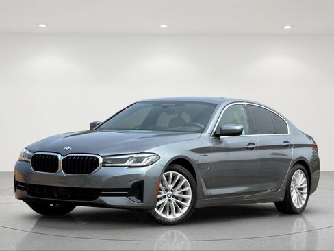 Used 2021 BMW 530e xDrive w/ Premium Package AWD/4WD image 2