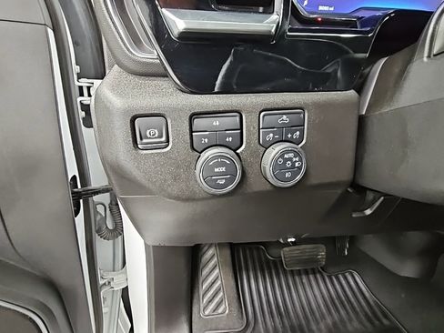 Used 2025 Chevrolet Silverado 2500 LT w/ Convenience Package image 28