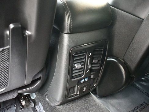 Used 2021 Jeep Grand Cherokee Limited X image 17