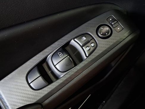 Used 2025 Nissan Altima 2.5 SV FWD image 25