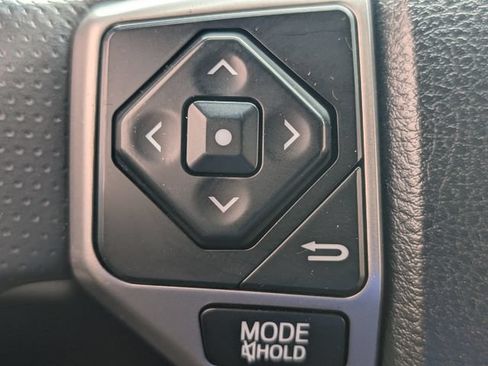 Used 2018 Toyota 4Runner SR5 AWD/4WD image 19