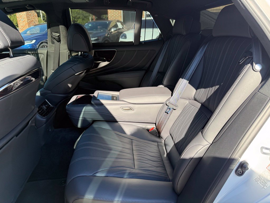 Used 2024 Lexus LS 500 w/ Luxury Package RWD image 8