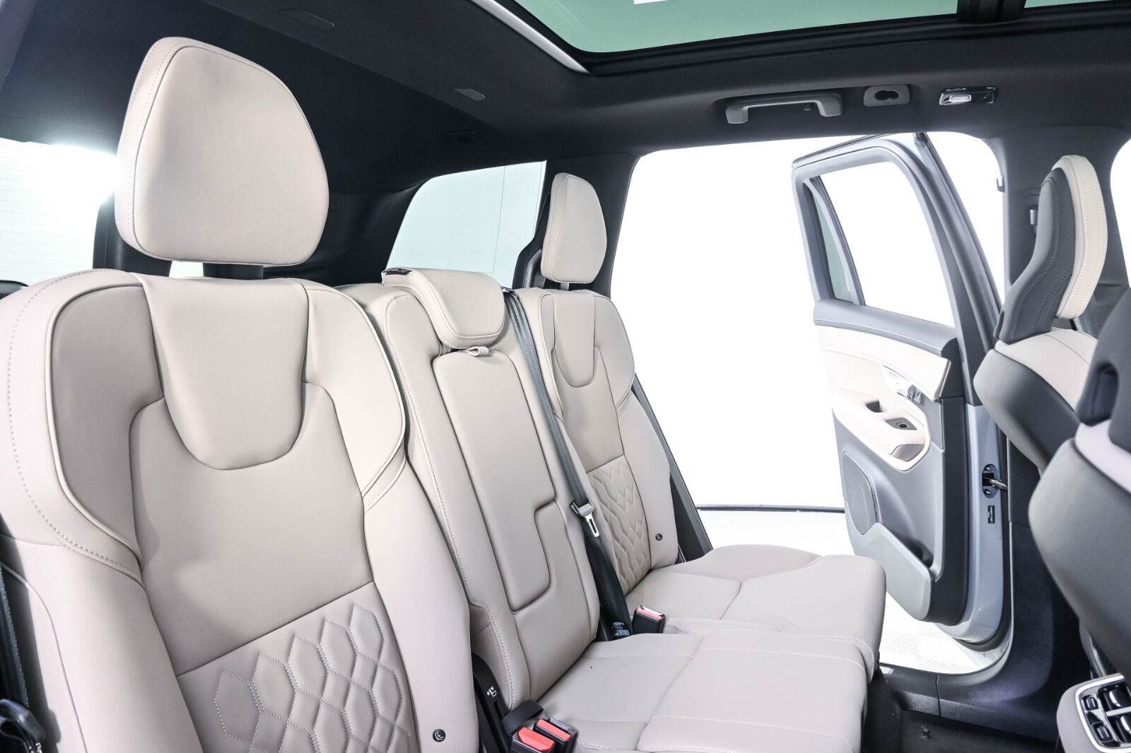 New 2026 Volvo XC90 T8 Plus w/ Protection Package Premier AWD/4WD image 22