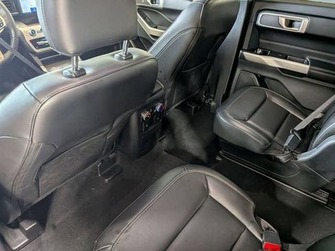 Used 2022 Ford Explorer XLT w/ Equipment Group 202A AWD/4WD image 24