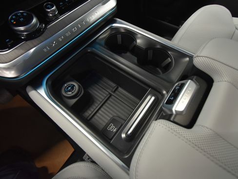 New 2026 Ford Expedition Platinum AWD/4WD image 17