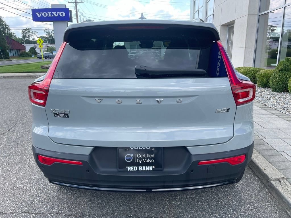 Certified 2025 Volvo XC40 B5 Plus AWD/4WD image 4