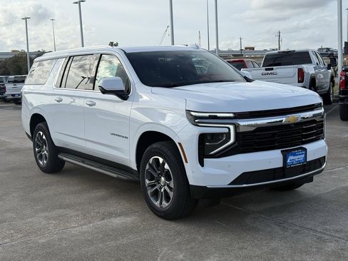 New 2026 Chevrolet Suburban LS image 5