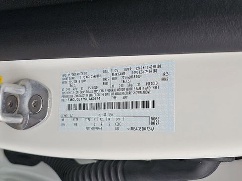 Used 2025 Ford Escape SE image 39