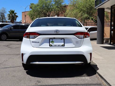 Used 2020 Toyota Corolla LE FWD image 11