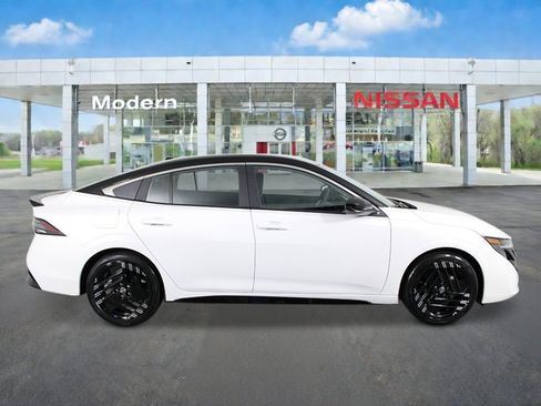 New 2027 Nissan Sentra SR w/ Floor Mat Package FWD image 6