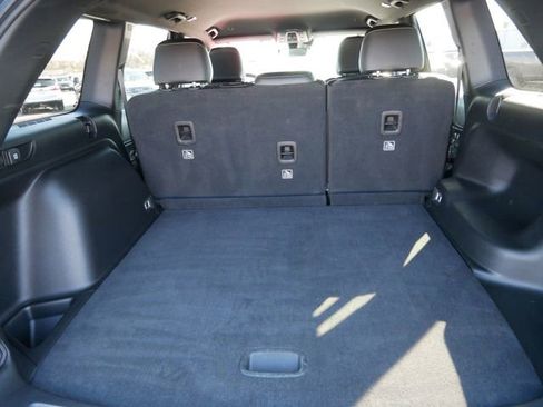 Used 2025 Jeep Grand Cherokee Altitude image 6