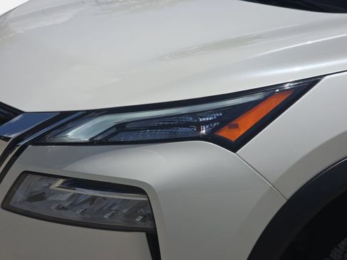 Used 2023 Nissan Rogue SV FWD image 27