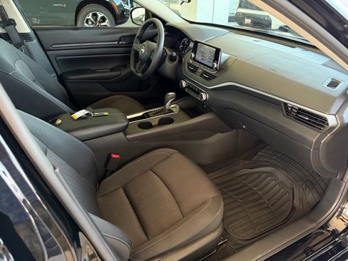 Used 2024 Nissan Altima 2.5 S FWD image 15
