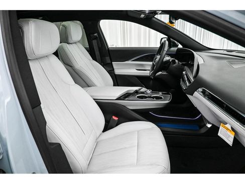 Certified 2024 Cadillac Lyriq Luxury AWD/4WD image 18
