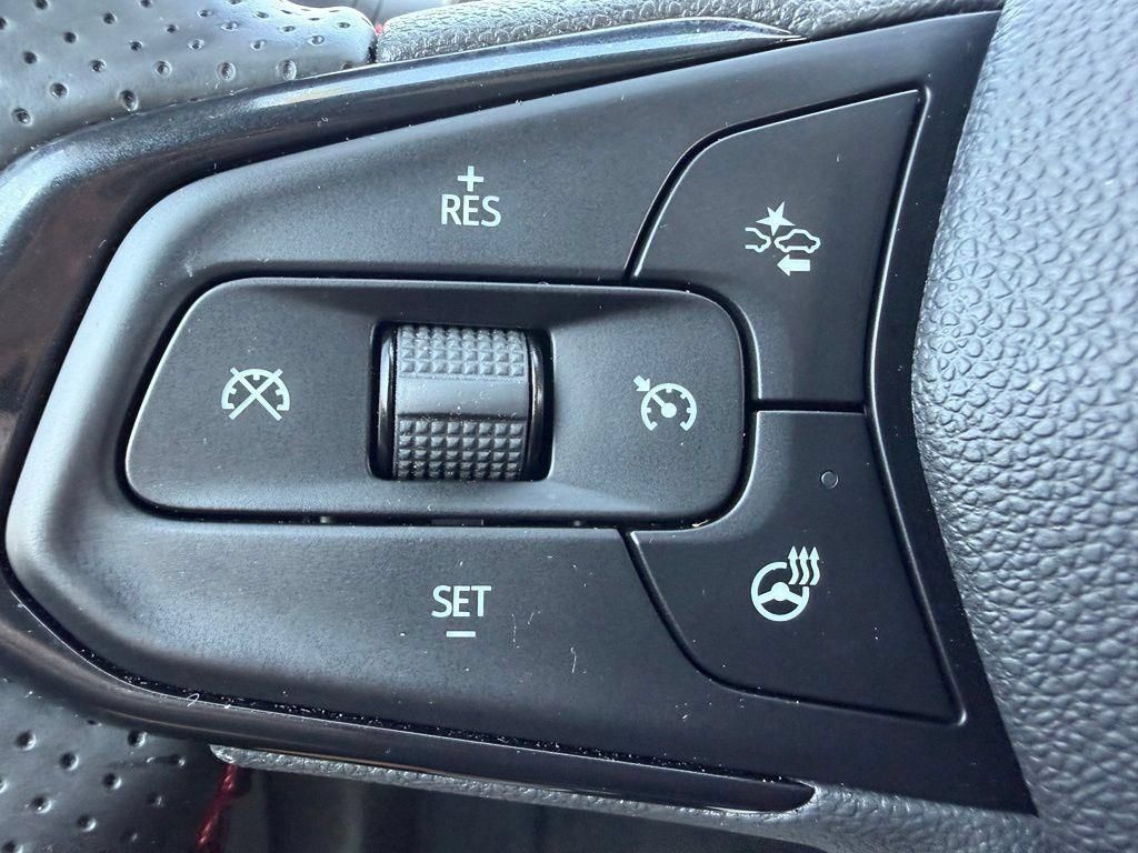 Used 2026 Chevrolet Trax RS w/ Sunroof Package FWD image 16