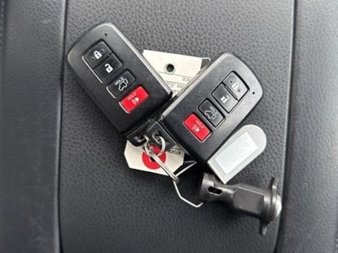 Used 2018 Toyota Highlander Limited Platinum image 40