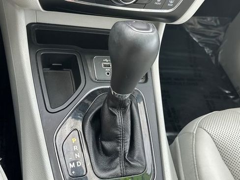 Used 2020 Jeep Cherokee Limited image 24