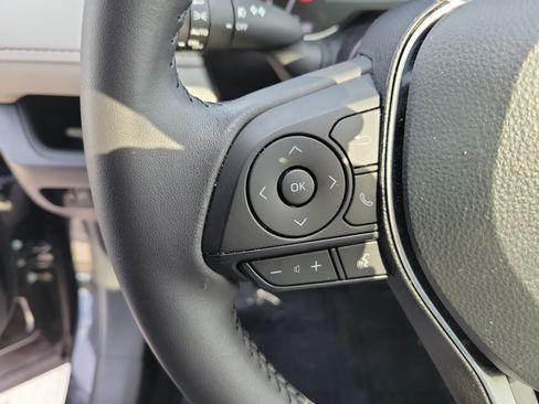 Used 2025 Toyota RAV4 XLE Premium FWD image 27