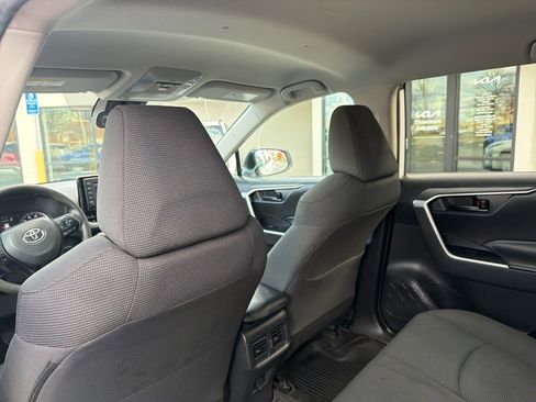 Used 2021 Toyota RAV4 LE image 21
