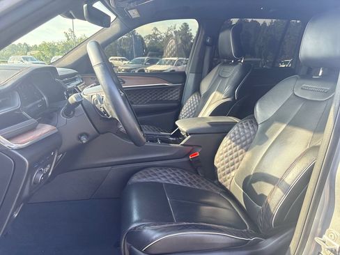 Used 2023 Jeep Grand Cherokee Summit AWD/4WD image 4