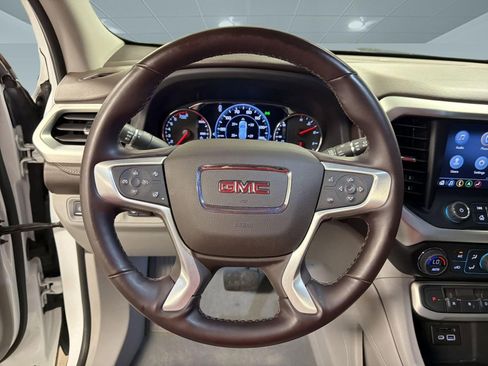Used 2023 GMC Acadia SLT w/ Technology Package FWD image 17