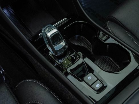 Certified 2025 Volvo XC40 B5 Plus w/ Climate Package image 22