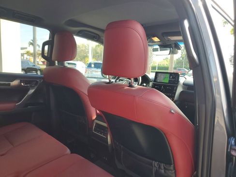 Used 2023 Lexus GX 460 Premium w/ Premium Package image 25