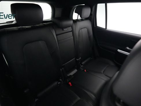 Used 2022 Mercedes-Benz EQB 350 4MATIC image 5