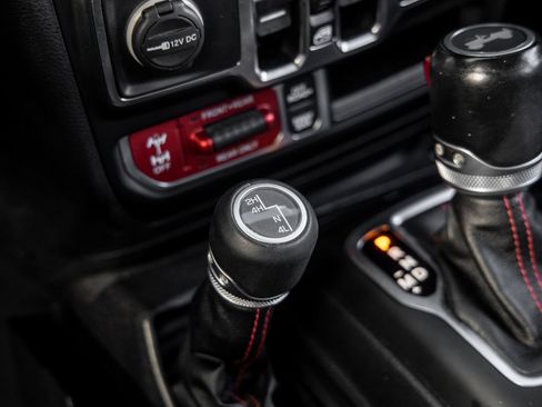 Used 2021 Jeep Wrangler Unlimited Rubicon AWD/4WD image 32