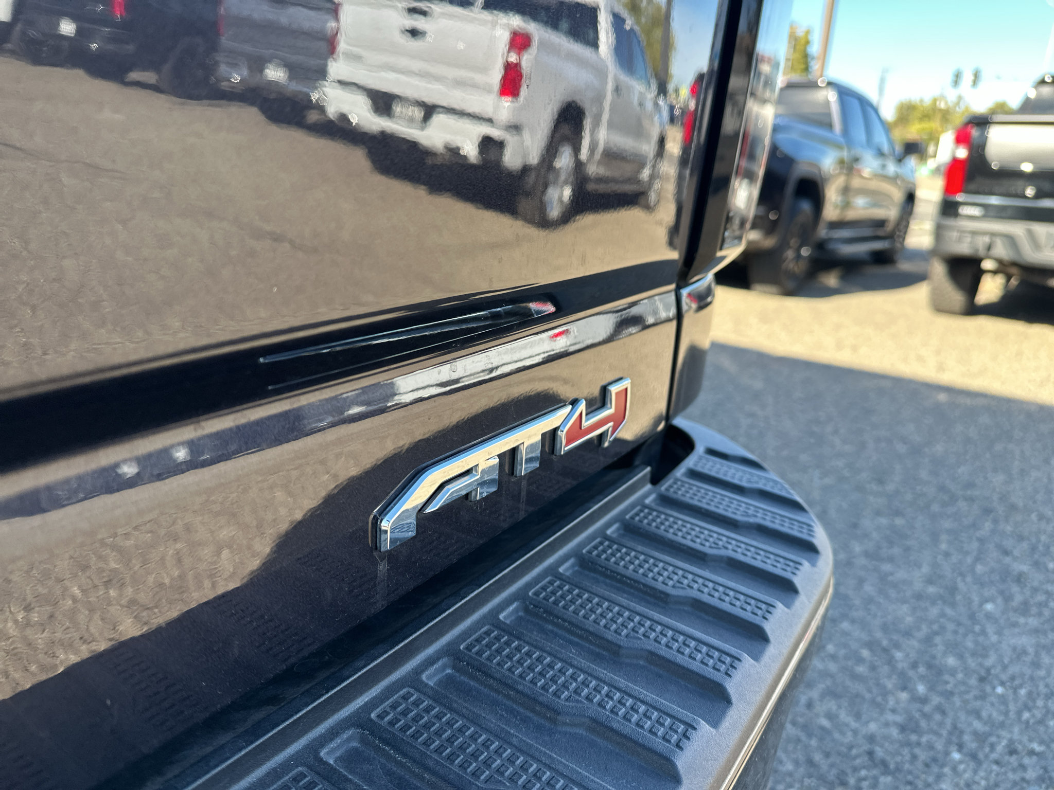 Used 2024 GMC Sierra 2500 AT4 w/ AT4 Premium Plus Package AWD/4WD image 13