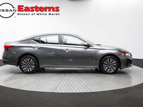Used 2024 Nissan Altima 2.5 SV w/ SV Premium Package image 6
