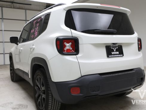 Used 2017 Jeep Renegade Altitude FWD image 2