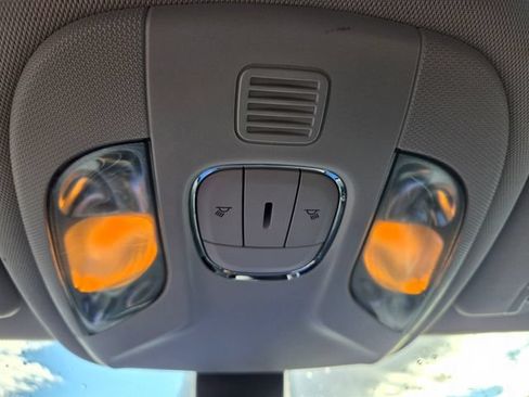 Used 2019 Jeep Compass Latitude w/ Cold Weather Group AWD/4WD image 11