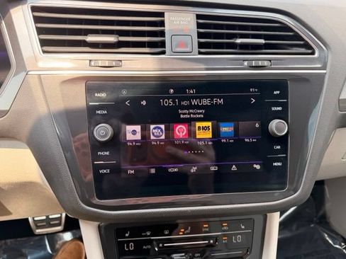 Certified 2023 Volkswagen Tiguan SE R-Line FWD image 23
