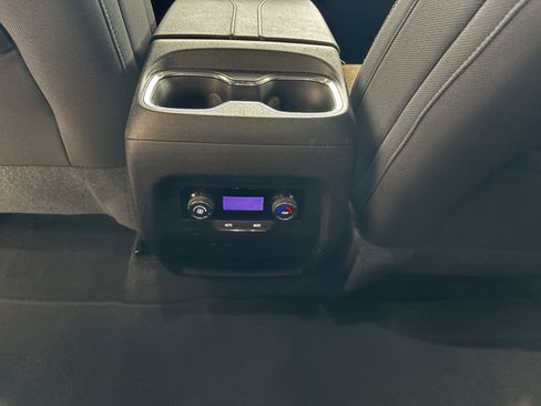 Used 2025 Chevrolet Traverse LT image 20